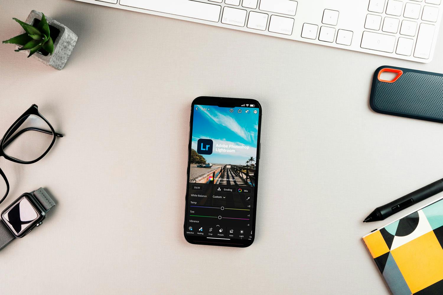 Lightroom Mobile. En enkel versjon av bilderedigeringsprogrammet til datamaskiner.